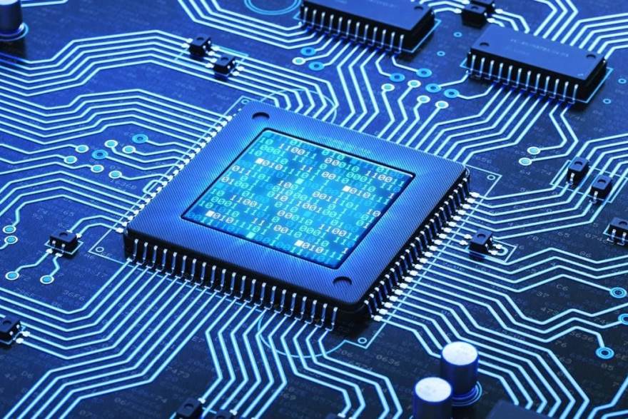 从后腰到中卫的转型密码：解码现代足球位置模糊化背后的人物故事